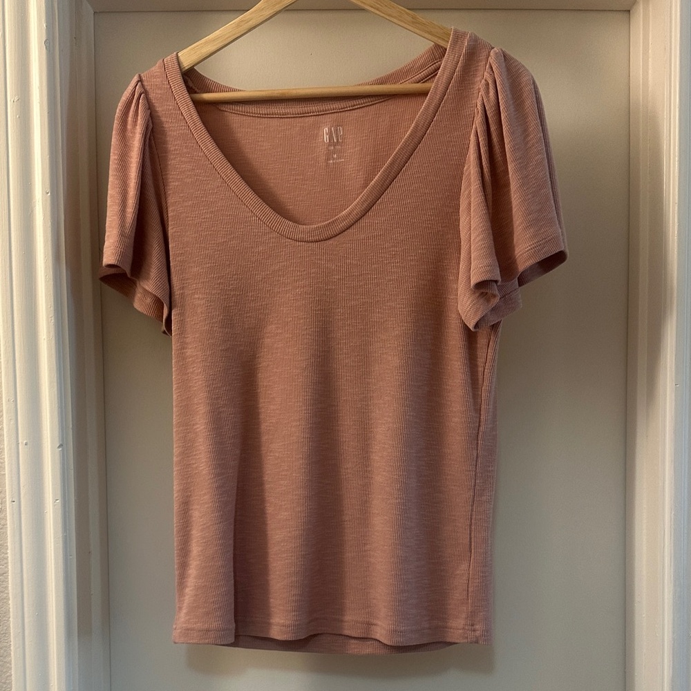 GAP Women's Ribbed Short Sleeve Tee with Flutter Sleeves